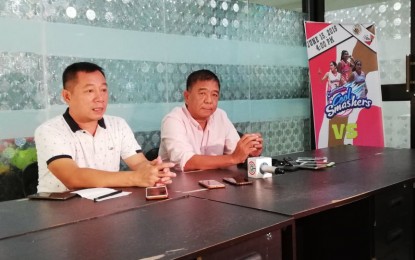 <p><strong>PVL TOURNAMENT.</strong> (from left to right) Moises Salomon Jr, officer-in-charge of the Iloilo City Youth and Sports Division and Rodolfo Villaruz, local organizer of the Premiere Volleyball League (PVL) will host the first out-of-town tournament on June 15. Prior to the tournament, the players will be holding a volleyball clinic with 100 selected elementary and secondary pupils in the city.<em> (PNA photo by Perla G. Lena)</em></p>