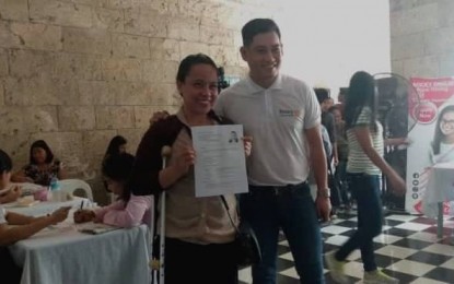 <p><strong>PWD-FRIENDLY.</strong> An applicant (L) with orthopedic impairment, who availed the Persons With Disabilities (PWDs) lane during a job fair in this city, shows her resume' as she poses for a picture with a friend. The Western Visayas region has the most number of employed PWDs in the country with 1, 662, the Inventory of Government Human Resource for PWDs in December 2017 showed. <em>(File photo)</em></p>