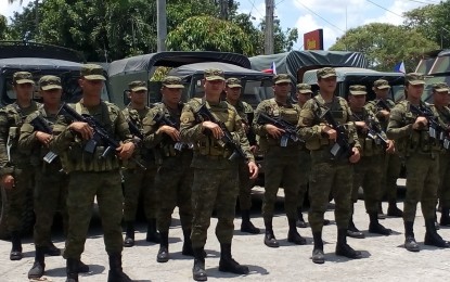 <p><strong>ARMY IN NEGROS.</strong> Some of the troops of the 62<sup>nd</sup> Infantry Battalion (IB) based in central Negros. Including the newly-returned 11IB, the Philippine Army now has five battalions stationed in Negros Island. <em>(PNA Bacolod file photo)</em></p>