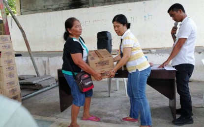 <p><strong>FOOD-FOR-WORK. </strong>El Niño-affected farmer from Ligao City in Albay (left) receives family food packs as part of the Department of Social Welfare and Development (DSWD) Bicol food-for-work program, the department said Friday (June 14, 2019). The province of Albay was placed under the state of calamity last April 12, 2019due to dry spell. <em>(Photo courtesy of DSWD V)</em></p>
