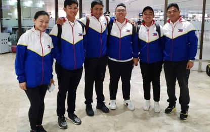<p><strong>JAPAN BOUND</strong>. The Philippine junior golf team for the 2019 Toyota Junior World Team World Cup at the Ninoy Aquino International Airport before their departure for Japan on Friday (June 14, 2019). From left are strength and conditioning coach Cha Eusebio, Aidric Chan, Carl Corpus, Luigi Paolo Wong and Sean Ramos with team captain Deo Chan. <em>(Photo courtesy of Paul Wong)</em></p>