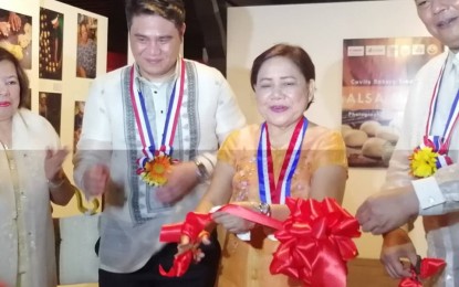 <p><strong>‘ALSA MASA’ EXHIBIT OPENING. </strong>Senator Cynthia Villar (2<sup>nd</sup> from right) leads the exhibit opening of “Alsa Masa: Cavite Bakery Traditions” at the Museo ni Emilio Aguinaldo, Kawit on June 12, 2019. The photo exhibit, which pays tribute to selected <em>panaderias</em> (bakeries) in Cavite as captured in still photos by homegrown photographer Ohsie Austria, is part of Museo De La Salle's “Glimpses of Cavite” exhibition program. <em>(PNA photo by Gladys S. Pino)</em></p>