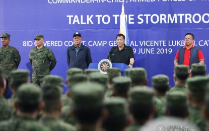 <p><strong>PRRD IN SAMAR.</strong> President Rodrigo R. Duterte delivers his speech during his visit to Camp General Vicente Lukban in Catbalogan City, Samar on June 19, 2019. Duterte urged communist rebels to “choose a better fight in life”, assuring that the government will provide them with livelihood assistance as long as they laid down their arms. <em>(Alfred Frias/Presidential Photo)</em></p>