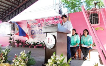 <p><strong>CHARTER ANNIVERSARY.</strong> Mayor Belen Fernandez leads the commemorative program for the 72nd Charter anniversary of Dagupan City. Malacañang has declared June 20, 2019 as a special non-working day in the city. <em>(Photo courtesy of Mayor Belen Fernandez's facebook page)</em></p>
