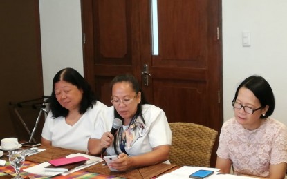 <p><strong>BOOKLET SCAM.</strong> Department of Trade and Industry (DTI) Iloilo Consumer Protection Division Chief Ma. Dorita D. Chavez (center) clarifies the senior citizen discount booklet is issued by local government units through the Office of Senior Citizens Affairs and not through DTI. Senior citizens are warned about the scam, which offers discount booklets using the name of DTI during a press conference held in a restaurant in Iloilo City on Wednesday (June 19, 2019). <em>(PNA photo by Perla G. Lena)</em></p>