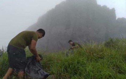 <p><strong>RESPONSIBLE MOUNTAINEERING.</strong> Members of the non-government organization group Higher Grounds Mountaineers in Iloilo conduct a clean-up drive at Mt. Napulak in Igbaras town on June 15. Jay Plantinos, founder of the group, on Friday (June 21, 2019) called on tourists and climbers to enjoy the mountains without littering and vandalizing trees and rocks. <em>(Photo courtesy of Bert Esposado)</em></p>