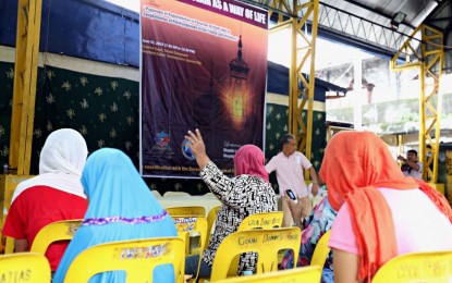 <p><strong>ISLAM AS WAY OF LIFE.</strong> A Muslim woman raises her hand during the Liwanag Forum at the covered court, Salam Compound in Barangay Culiat, Tandang Sora, Quezon City on Sunday (June 23, 2019).  Liwanag Forum is a series of talks about Islam and how it must be observed as a way of life. <em>(PNA photo by Oliver Marquez)</em></p>