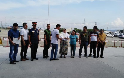 <p><strong>DRUG-CLEARED BARANGAYS. </strong>Mayor Mylyn Pineda-Cayabyab (fifth from right), leads the awarding of certificates to heads of 14 barangays declared drug-cleared in Lubao, Pampanga on Monday (June 24, 2019). Also in photo are Lubao local government operations officer Irinea Bacani (fourth from right), Glen Guillermo, information officer of the Philippine Drug Enforcement Agency (fourth from left), Colonel Jerry Corpuz (third from left), chief of police of Lubao and other village officials.<strong><em> </em></strong><em>(Photo courtesy of the Lubao Municipal Police Station)</em></p>