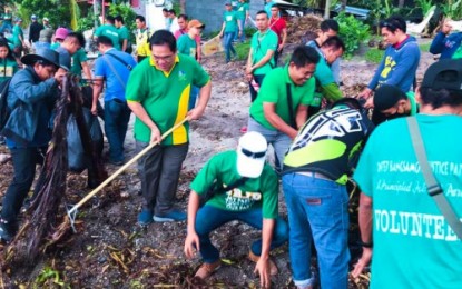<p><strong>COASTAL CLEANUP.</strong> Minister Abdulraof Macacua (with a rake) of the Ministry of Environment, Natural Resources and Energy - Bangsamoro Autonomous Region in Muslim Mindanao leads the clean-up drive in two coastal areas of Maguindanao on Thursday, June 27, 2019. The activity coincides with the annual Environment Month celebration in the country from June 4 - July 4. <em><strong>(Photo courtesy of MENRE-BARMM)</strong></em></p>