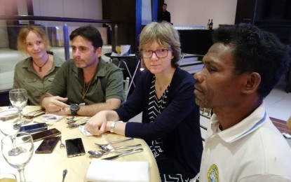 <p><strong>CONSERVATION EFFORTS.</strong> (From left) Johanna Rode-Margono, chair of the International Union for Conservation of Nature (IUCN) Species Survival Group; Talarak Foundation Inc. president Fernando 'Dino' Gutierrez; Kristin Leus, program officer of the IUCN Planning Specialist Group; and IP community representative Richard Impil give a briefing on the just-concluded Western Visayas Conservation Workshop on Thursday (June 27, 2019). The workshop formulated a multi-species conservation strategy to preserve and protect the five key species endemic to West Visayas. <em>(PNA photo by Nanette L. Guadalquiver)</em></p>
<p> </p>