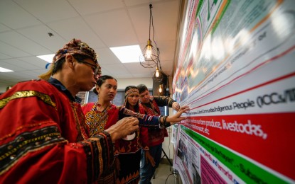 <p><strong>SPEAKING TOUR.</strong> Indigenous peoples (IP) leaders check their presentation during a conference before a Filipino community group in Queens, New York City on Saturday (June 29, 2019). The IP leaders are in the United States for a series of speaking engagements about the atrocities of the CPP-NPA-NDFP. <em>(Photo by Mac Villarino/PCOO)</em></p>