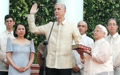 <p><strong>NEW LEADER</strong>. The change in the top leadership of the Provincial Government of Negros Occidental was among the major stories in the province in 2019. Eugenio Jose Lacson took his oath as the province’s 35th governor on the afternoon of June 29, 2019, succeeding Alfredo Marañon Jr., who has served for three terms since 2010. <em>(PNA Bacolod file photo)</em></p>