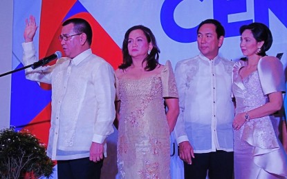 <div><strong>NEW MANDATE.</strong> Leyte Governor Leopoldo Dominico Petilla takes oath as re-elected provincial chief executive at the Oriental Hotel in Palo town on Saturday, (June 29, 2019). With him are (from left to right) his wife Sharon; brother Carlos Jericho, former governor of the province; and sister-in-law Ann, the new Palo mayor.<em> (PNA photo by Roel Amazona)</em></div>