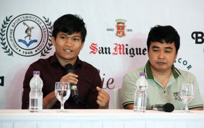 <p><strong>UNIFY BELTS</strong>.  IBF super-flyweight champion Jerwin Ancajas and trainer Joven Jimenez discuss future plans of the Filipino champion during the Philippine Sportswriters Association (PSA) Forum at Amelie Hotel-Manila on Tuesday (July 2, 2019).  Ancajas said his goal is to become undisputed world champion at 115 pounds.  <em>(PNA Photo by Jess Escaros Jr.)</em></p>