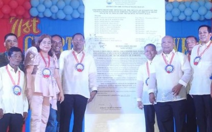 <p><strong>DECLARATION.</strong> Mayor Richard Jaojoco of Toboso, Negros Occidental (4th from right) and fellow town officials, together with Lt. Col. Emelito Thaddeus Logan (2nd row, left), commanding officer of 79IB, stand beside the signed symbolic resolution declaring the CPP-NPA persona non-grata in the northern Negros municipality on Monday (July 1, 2019). The declaration is stated in Resolution No. 044, series of 2019, which was passed by the Municipal Council on June 25.<em> (Photo courtesy of 79IB, Philippine Army)</em></p>