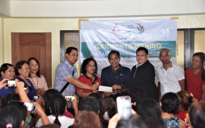 <p><strong>GRANT TURNOVER.</strong> DOLE-11 officials turn over PHP489,647 worth of livelihood assistance to the Davao City-based United Women of Maa Association Thursday.<em> (Photo courtesy of DOLE-11)</em></p>