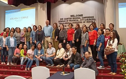 <p><strong>REVENUE COLLECTION</strong>. Employees of the Bayambang Municipal Government receive the certificate of achievement from the Bureau of Local Government Finance (BLGF) at Supreme Hotel in Baguio City on June 24, 2019, as the town ranks 5th in revenue collection efficiency. The town's collection reached PHP111.020 million in 2017, exceeding the PHP44.7-million target set by BLGF. (<em>Photo courtesy of Balon Bayambang's facebook page)</em></p>