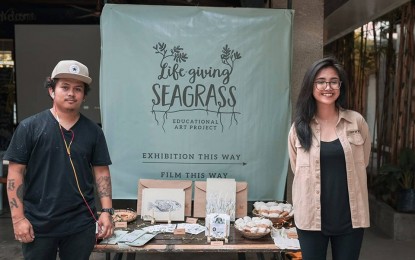 <p><strong>SEAGRASS ART</strong>. Dumaguete-based young artists Angelo delos Santos and Cil Flores promote environmental protection and awareness through their artworks. The pen-and-ink artists are now featured in an educational art project that advocates the protection of seagrass. <em>(Contributed photo) </em></p>