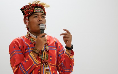 <p><strong>CHILD REBEL.</strong> Indigenous People’s (IP) leader Datu Awing Maraan Apuga shares how he became a New People’s Army (NPA) child warrior, during a conference in Chicago, Illinois on Saturday (July 6, 2019). Apuga said he eventually became a teacher of the Salugpungan school tasked to recruit young people to join the armed rebellion, before returning to the folds of the law. <em>(Photo by Mac Villarino/PCOO)</em></p>