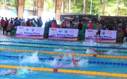 <p><strong>HOPEFUL</strong>. Baguio is firm it will retain its national championship title of the Batang Pinoy in August at Palawan despite its second place finish in the Luzon leg in March as it banks on straight to finals events which have proven to be medal haulers in past sports competitions. Photo shows swimmers vie for medals during the Batang Pinoy finals in Baguio on September 2018.<em> (PNA file photo)</em></p>