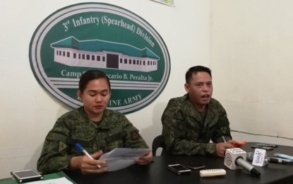 <p><strong>ARMY DISCERN REBELS' TACTICS.</strong> Capt. Cenon Pancito III (right), chief of the Philippine Army's 3rd Infantry Division Public Affairs Office, on Wednesday (July 10, 2019) says that documents recovered from the encounter between the 61st Infantry Battalion and Eastern Front of the Communist Party of the Philippines-New People's Army (CPP-NPA) on Friday at President Roxas, Capiz has provided the Army with valuable information. The Army discovered that the rebel group recruits minors as young as 10 to 14 years old, based on the information in the cellular phones recovered by troops. <em>(PNA Photo by Gail Momblan)</em></p>