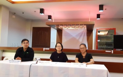 <p><strong>GIVING </strong><strong>KNOWLEDGE.</strong> Department of Trade and Industry (DTI) Assistant Regional Dir. Ermelinda P. Pollentes (center) says 46 micro, small and medium entrepreneurs are enrolled under the 'Kapatid Mentor Me' program that was rolled out on Wednesday (July 10, 2019). With Pollentes are Paul Anthony De Guzman of the Philippine Center for Entrepreneurship (left) and DTI Antique Provincial Dir. Mercedes Young. <em>(PNA Photo by Annabel J. Petinglay)</em></p>