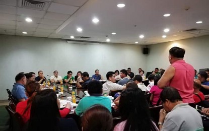 <p><strong>TACKLING GARBAGE PROBLEM.</strong> Municipal mayors gather on Tuesday (July 9, 2019) at the Iloilo capitol to discuss ways to address the province's waste problem.  Governor Arthur Defensor pushed for the establishment of sanitary landfills and to reduce the use of plastics. <em>(PNA Photo by Gail Momblan)</em></p>
