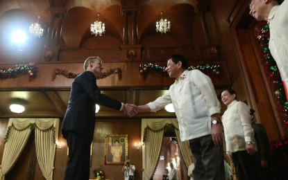 <p><strong>SWEDISH ENVOY MEETS DUTERTE.</strong> President Rodrigo R. Duterte shakes hands with Swedish Ambassador Harald Fries after the latter presented his credentials to the President in Malacañang on December 6, 2016. Presidential Spokesperson Salvador Panelo said that Fries should judge Duterte by his actions rather than his words. <em>(Presidential Photo)</em></p>