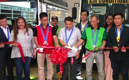 <p><strong>PUV MODERNIZATION. </strong>LTFRB Chairman Martin Delgra III (3rd from left) led the ribbon-cutting ceremony during the ‘One Road One Nation’ Towards PUV Modernization launch program at the Filinvest Tent in Alabang, Muntinlupa. Also in the photo are LTFRB-NCR Regional Director Zona Russet Tamayo (2nd from left), TRB spokesperson Alberto Suansing (3rd from right) and LTFRB Board Member Ronaldo Corpus (2nd from right). (<em>PNA photo by Raymond Carl Dela Cruz)</em></p>