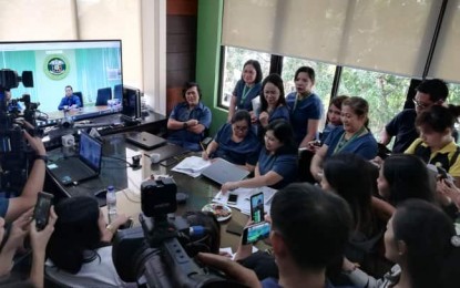 <p><strong>DENGUE OUTBREAK.</strong> Department of Health Secretary Francisco T. Duque III concurs with the recommendation of the DOH Center for Health Development-6 to declare a dengue outbreak in Western Visayas, except Negros Occidental. The secretary spoke with DOH-CHD 6 officials in a video conference at the agency's office in Iloilo City on Monday (July 15, 2019). <em>(PNA photo by PGLena)</em></p>