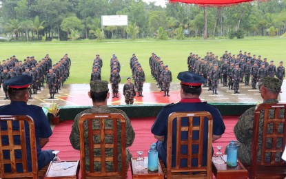 <p><strong>INTERNAL SECURITY TRAINING.</strong> 3ID officials headed by Maj. Gen. Dinoh Dolina and Central Visayas police director, Brig. Gen. Debold Sinas welcome 97 PNP Regional Mobile Force Battalion policemen at the 3rd Infantry Division Training School in Capiz Tuesday (June 16, 2019) for their training on Internal Security Operations.<em> (Photo courtesy of 3ID/Capt. Cenon Pancito III)</em></p>