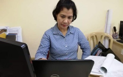 <p><strong>ENDO.</strong> The Department of Labor and Employment (DOLE) in Western Visayas assisted in the regularization of close to 25,000 private workers from 2018 until June this year. DOLE targeted the regularization of 15,000 workers in 2018 and 2019.<em> (PNA photo by Perla G. Lena)</em></p>