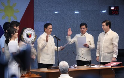 <p><strong>RE-ELECTED</strong>. Senator Vicente Sotto III takes his oath as the re-elected Senate President during the opening of the 18th Congress. <em>(PNA photo by Avito Dalan)</em></p>