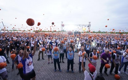 <p><strong>WORLD RECORD ATTEMPT.</strong> Go For Gold gathers 3,800 people in an attempt to break the Guinness World Record for most number of basketball dribblers at the SM Mall of Asia concert grounds in Pasay City on Sunday (July 21, 2019).  Although the attempt failed as the number of dribblers is just half of the current record of 7,556 set by the United Nations Relief and Works Agency in Gaza Strip, organizers vowed that another record attempt will take place in the near future. <em>(Photo courtesy of Go For Gold)</em></p>