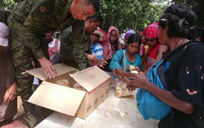 <p><strong>TO THE RESCUE.</strong> Soldiers from the Army's 403rd Brigade in Malaybalay City, Bukidnon, distribute food packs to rally participants who assembled at the Provincial Capitol grounds Monday to protest President Duterte's State of the Nation Address on Monday. Protest leaders, however, abandoned the rallyists who were left without transportation back to their villages. <em>(403rd Brigade photo)</em></p>
