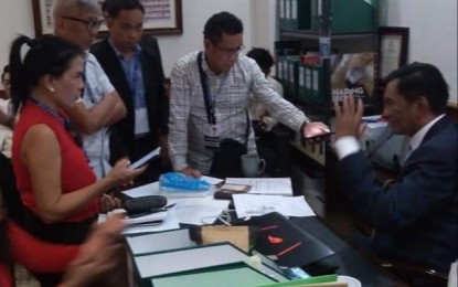 <p><strong>DENGUE ALERT.</strong> Albay 2nd district Representative Joey Salceda (right) expresses his concern on the continuous rise in dengue cases nationwide during an interview with newsmen in the province on Monday (July 22, 2019). He urged the Department of Health to rationalize the functions of local government units in order to intensify the campaign against the mosquito-borne disease. <em>(Photo by Jorge Hallare)</em></p>