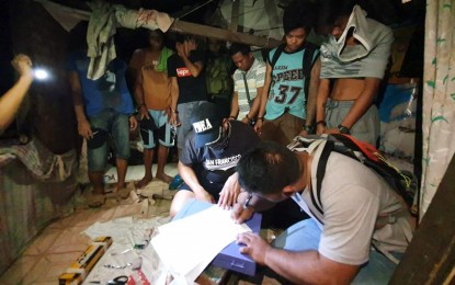 <p><strong>DRUG DEN DISMANTLED</strong>. Agents of Philippine Drug Enforcement Agency (PDEA) and personnel of San Carlos City Police Station in Negros Occidental arrest seven persons and seized about PHP240,000 worth of suspected shabu in the northern city’s Barangay 5 on Tuesday. The suspects were inside a drug den, where the buy-bust took place. <em>(Photo courtesy of Philippine Drug Enforcement Agency Region 6)</em></p>