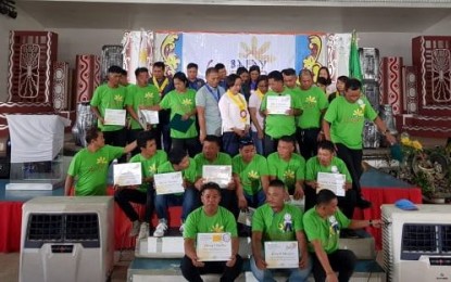 <p><strong>REFORMATION PROGRAM</strong>. Drug-pusher surrenderers from several municipalities in Capiz complete their three-month reformation program in Tapaz Balay Silangan center on July 26, 2019. Philippine Drug Enforcement Agency (PDEA) Western Visayas officer-in-charge Alex Tablate said that after graduation, they will be turned over to their respective municipal welfare and development offices for after-care. <em>(PNA photo courtesy of PDEA 6)</em></p>
<p> </p>
<p> </p>