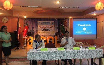 <p><strong>FIGHT VS. DENGUE.</strong> (From left to right) Department of Education (DepEd)-Bicol spokesperson Mayflor Jumamil, Dr. Israel Parra, DepEd-Bicol medical officer and Regional Director Gilbert Sasad explain to media the preventive and control measures being undertaken by their office to curb the increasing number of dengue cases in the region, in a press conference in Legazpi City on Monday (July 29, 2019). Dengue incidence in Bicol has reached a total of 3,631 cases and 37 deaths from January 1 to July 27 this year. <em>(PNA photo by Connie Calipay)</em></p>