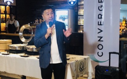 <p><strong>FREE SWITCH TO FIBER OPTIC.</strong> Converge ICT Solutions Inc. president and CEO Dennis Uy announces the free installation of fiber optic technology to consumers initially in Pampanga during a press conference in Angeles City on Monday, August 5, 2019. Converge ICT has more than 200,000 subscribers alone in Central Luzon. <em>(Photo by Marna Dagumboy-del Rosario)</em></p>