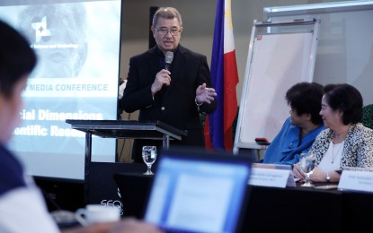 <p><strong>VCO STUDY</strong>. Science and Technology Secretary Fortunato dela Peña in an undated photo. Dela Peña said Friday (May 8, 2020) that he might include more centers aside from the Santa Rosa Community Hospital in Laguna in the community-based study on the effectiveness of virgin coconut oil (VCO) in the recovery of Covid-19 patients. <em>(File photo)</em></p>