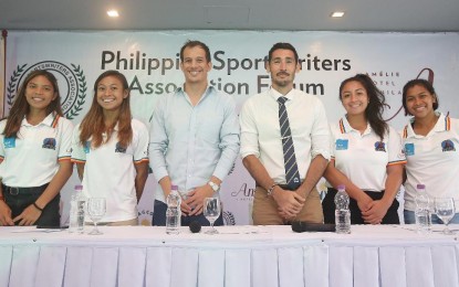 <p><strong>JAKARTA-BOUND. </strong> Members of the Philippine women’s rugby sevens team grace the Philippine Sportswriters Association (PSA) Forum at the Amelie Hotel in Manila last Tuesday (Aug. 6, 2019).  The team left for Jakarta on Wednesday (Aug. 7) to shoot for the gold in the 2019 Asia Rugby Women’s Trophy Series. <em>(Photo courtesy of PSA)</em></p>