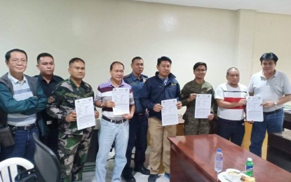 <p><br /><strong>CPP-NPA UNWELCOME.</strong> The town of Maasin in Iloilo province on Thursday (August 8, 2019) declares the Communist Party of the Philippines-New People's Army (CPP-NPA) persona non-grata. Mayor Francis Amboy (second from right) said the town condemns the atrocities of the rebel group and assures the safety of its residents. <em>(Photo courtesy of 3ID Public Affairs Office)</em></p>