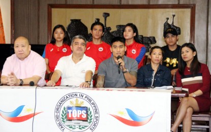 <p><strong>READY TO RUMBLE</strong>. Undefeated Filipino boxing champion Mark ‘Magnifico’ Magsayo (seated, center) talks about his much-awaited title fight against veteran Panya Uthok of Thailand during the TOPS Forum at the National Press Club in Intramuros, Manila on Aug. 8, 2019. Magsayo said he is ready face his Thai opponent for the vacant WBC Asia and IBF Pan-Pacific featherweight titles at the Bohol Wisdom gymnasium in Tagbilaran, Bohol on Aug. 31. <em>(TOPS photo)</em></p>