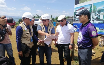 <p><strong>SHELTERS.</strong> National Housing Authority General Manager and Housing and Urban Development Coordinating Council Secretary-General Marcelino Escalada (2nd from right) and Marawi City Mayor Majul Gandamra (extreme right) listen to the project leaders discuss the perspective of 2,000 permanent shelters that are set for completion in March 2020. <em>(PNA photo by Che Palicte)</em></p>