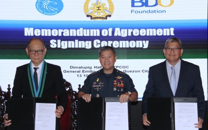 <p><strong>FINANCIAL EDUCATIONAL PROGRAM FOR AFP</strong>. Bangko Sentral ng Pilipinas (BSP) Governor Benjamin Diokno (left), Armed Forces of the Philippines (AFP) Inspector General Lt. Gen. Antonio Ramon Lim (middle), and Banco De Oro (BDO) Foundation, Inc. president Mario Deriquito (right), show the Memorandum of Agreement (MOA) governing the institutional commitments in crafting financial education tools for AFP personnel. The ceremonial signing of the MOA was held at Dimalupig Hall, Camp Aguinaldo in Quezon City on Tuesday (August 13, 2019). (<em>PNA photo by Joey O. Razon</em>)</p>