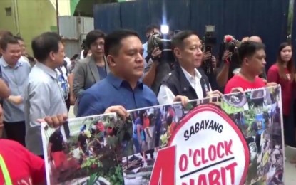 <p>Health Secretary Francisco Duque III (3rd from left) and other DOH personnel hold a banner at the launch of the Sabayang 4-o-clock Habit. </p>