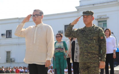 <p><strong>NPA-FREE PROVINCES.</strong> Major General Pio Diñoso III, commander of the Philippine Army's 8th Infantry Division (right), and Samar Vice Governor Reynolds Michael Tan during the Samar Day celebration on Sunday (August 11, 2019). The Philippine Army’s 8th Infantry Division is upbeat on ending insurgency in Samar and Leyte provinces by 2022. <em>(Photo courtesy of 8th Infantry Division)</em></p>
