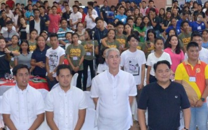 NegOcc guv backs nat'l group's vision for Filipino youth