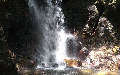 <p><strong>NEW ATTRACTION.</strong> The Kabigong Falls in Anahawan, Southern Leyte is one of the destinations being promoted by the Anahawan government. Visitors to the 20-meter high Kabigong Falls have to take an hour trek downhill and cross a neck-deep river.<em> (PNA photo by Sarwell Q. Meniano)</em></p>
